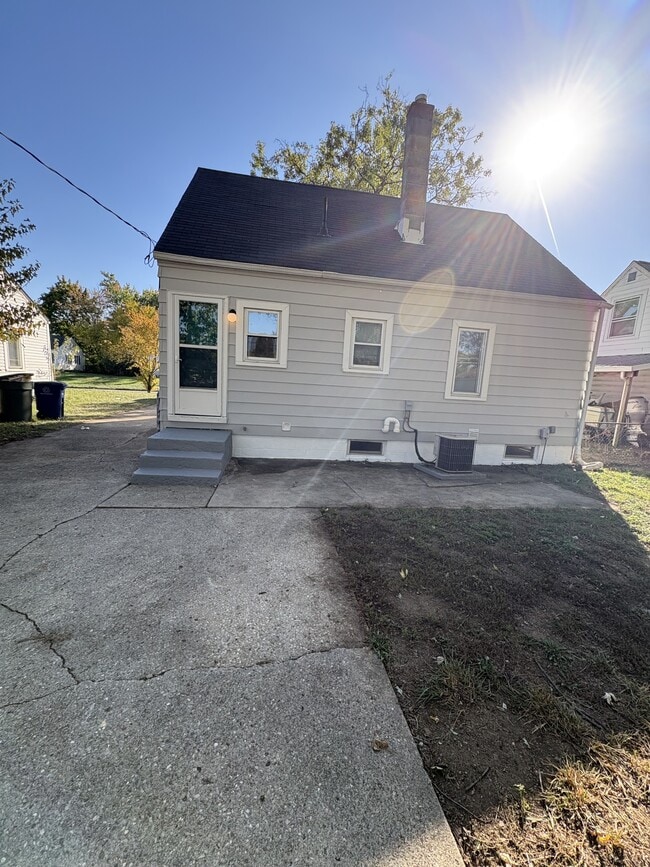 Photo - 2504 Vendome Dr S