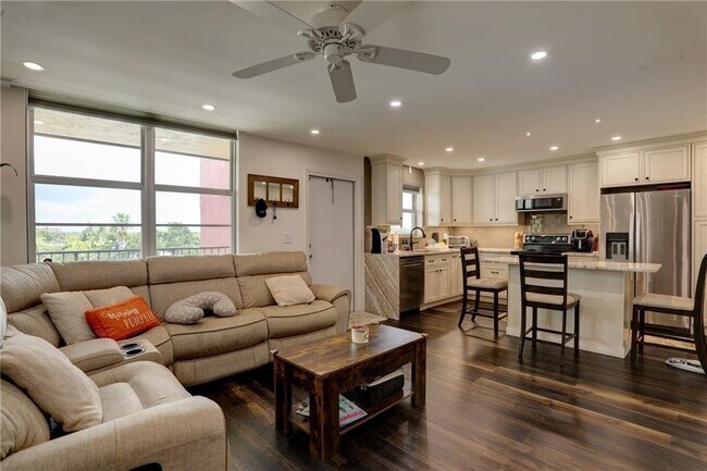 Photo - 2400 NE 10th St Unit 402