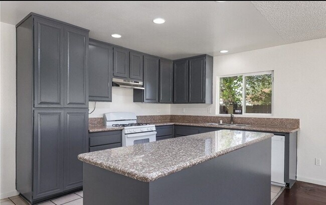 Photo - 44518 Benald St