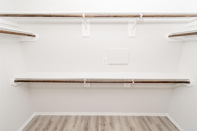 Photo - 17347 Desmond St