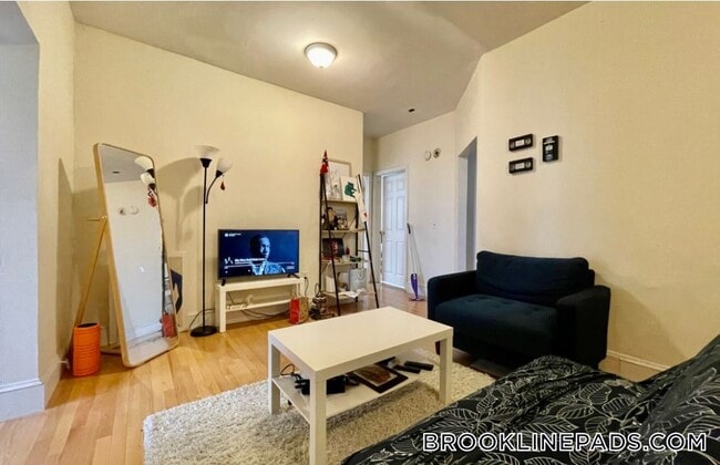 Building Photo - 62 Egmont St