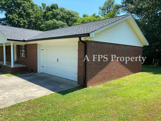 Photo - 184 Pine St SW