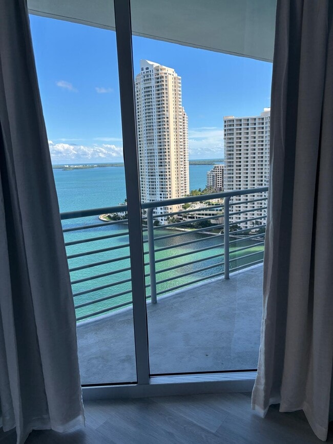Building Photo - 950 Brickell Bay Dr Unit 2214