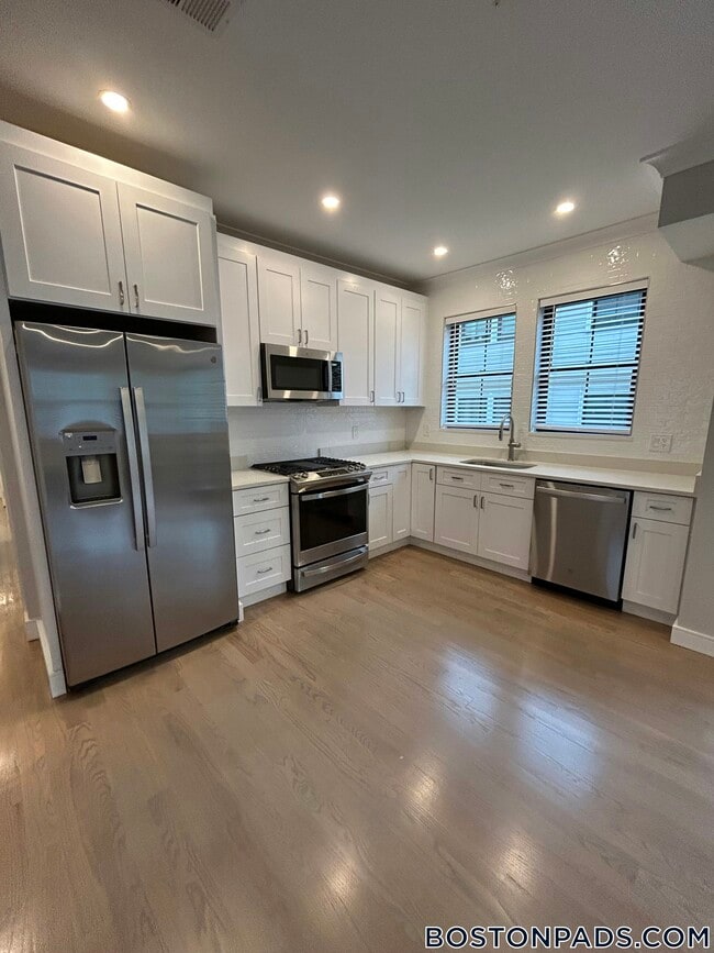 Building Photo - 285 Lamartine St Rental
