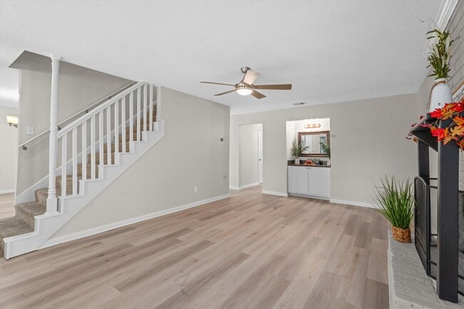 Photo - 16015 Southampton Dr