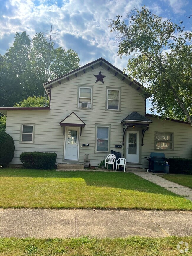 Building Photo - 318 W Hurlbut Ave Unit 2 Rental