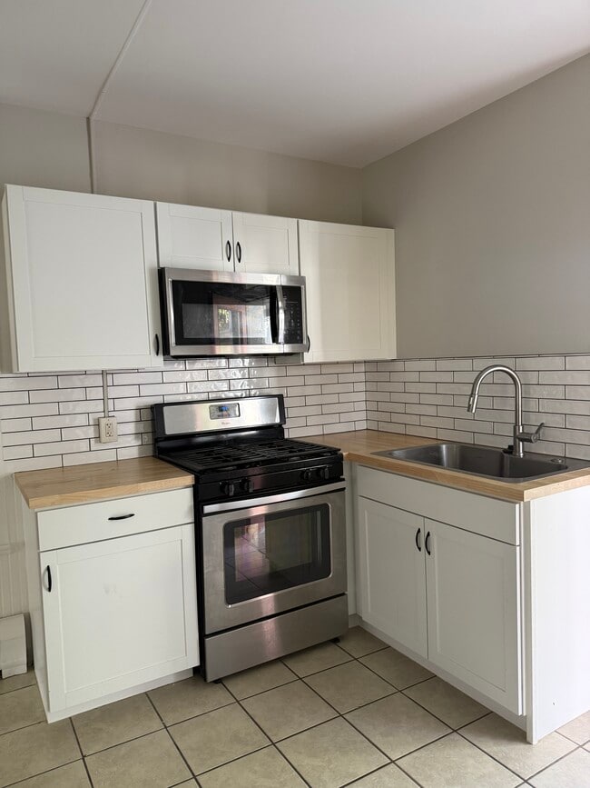 Building Photo - 214 Wall St Unit 214 Wall Street