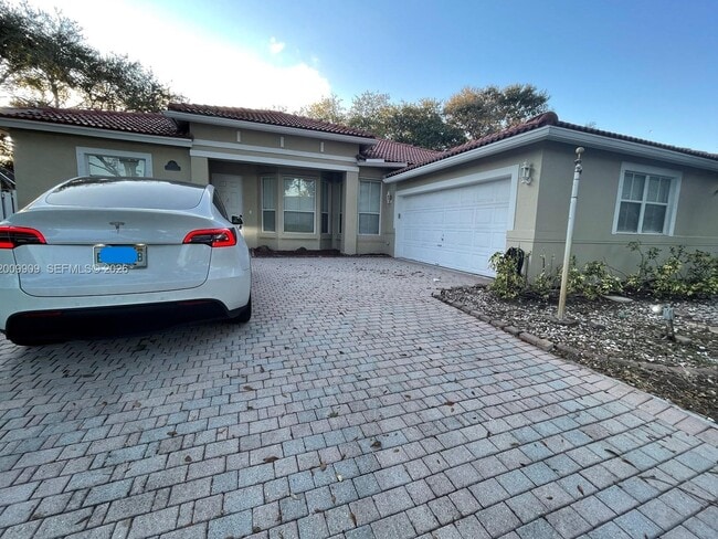 Building Photo - 5263 SW 34th Way