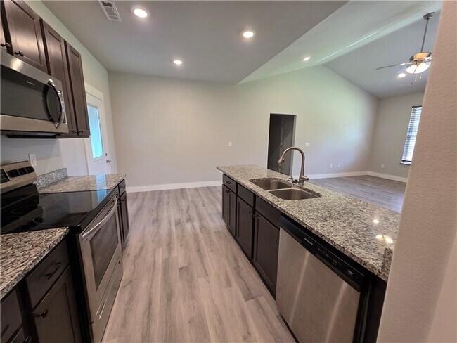 Photo - 13 Lockhart Ln