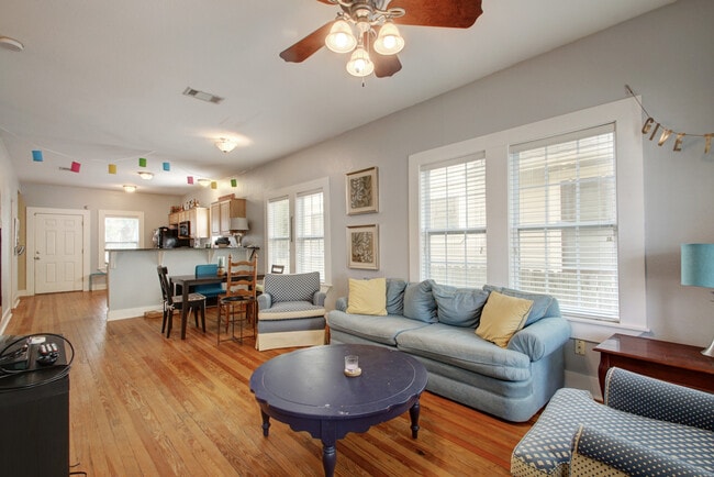 Photo - 502 W 43rd St