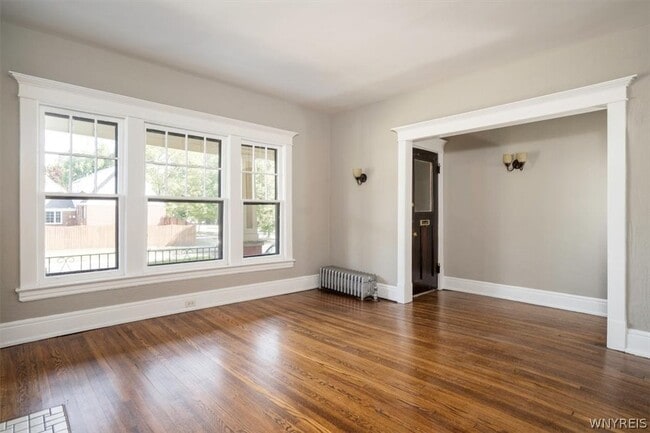 Photo - 825 Forest Ave