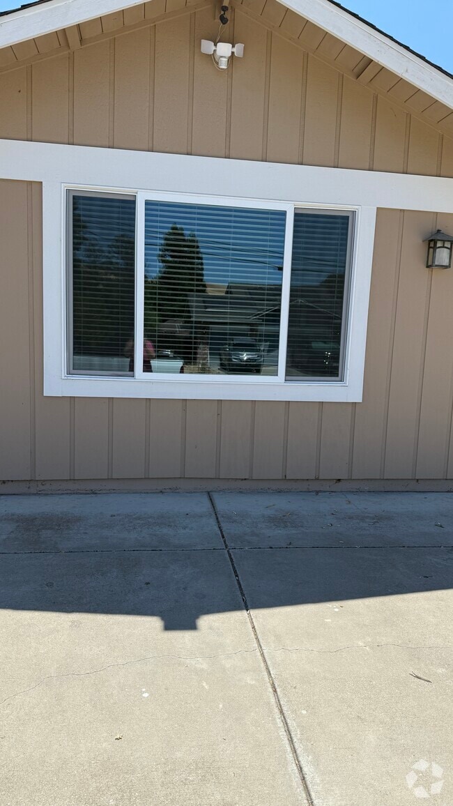 Building Photo - 5218 Laurel Dr Unit ADU Rental