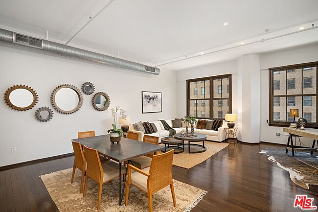 Photo - 1645 Vine St Unidad 703