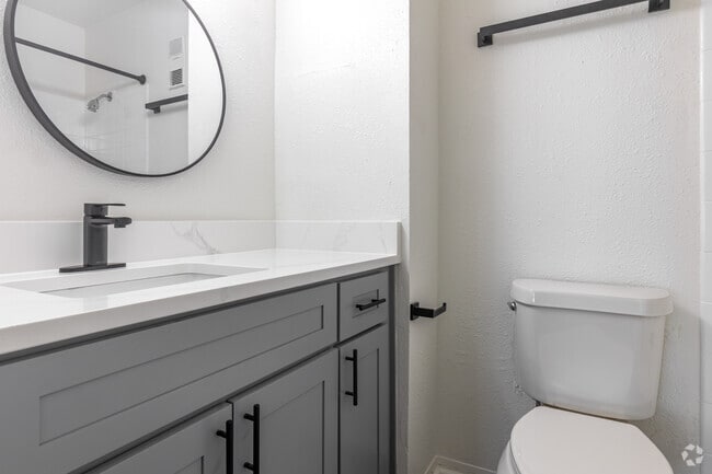 2BR, 2.5BA - 1,094SF - Bathroom