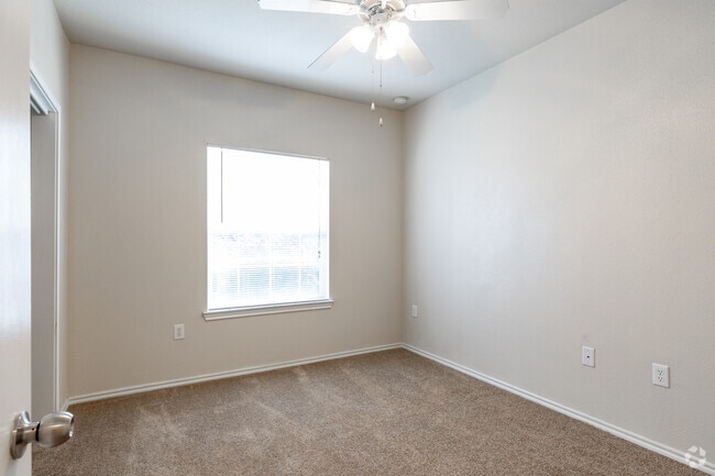 2BR, 2BA - 988 SF
