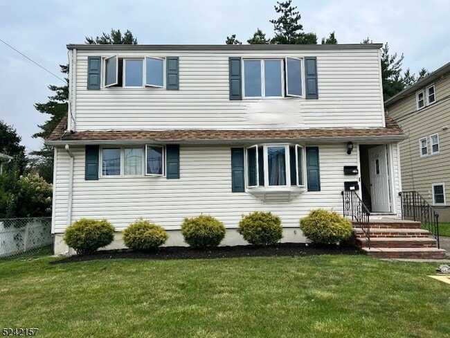 Building Photo - 170 Sargeant Ave Unit 2