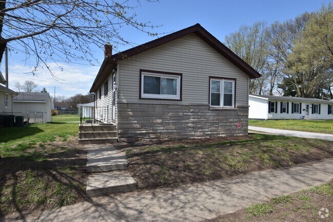 Building Photo - 3 bedroom 1 bath Mishawaka IN home for rent