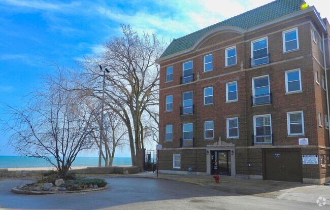 Building Photo - 1055 W Pratt Blvd Rental