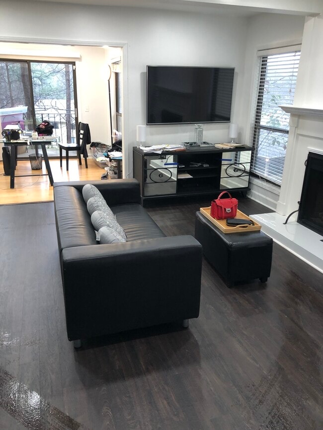 Building Photo - 908 Lismore SE Unit 908 lismore se