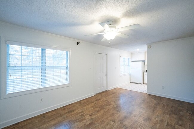 Photo - 2 Bed 1 Bath Near Campus! Water/Sewer/Trash Included In Rent!!