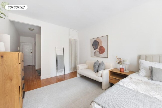 Photo - 312-320 W 23 St