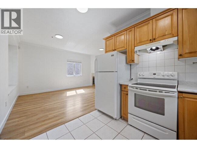 Photo - 2320 Dundas St