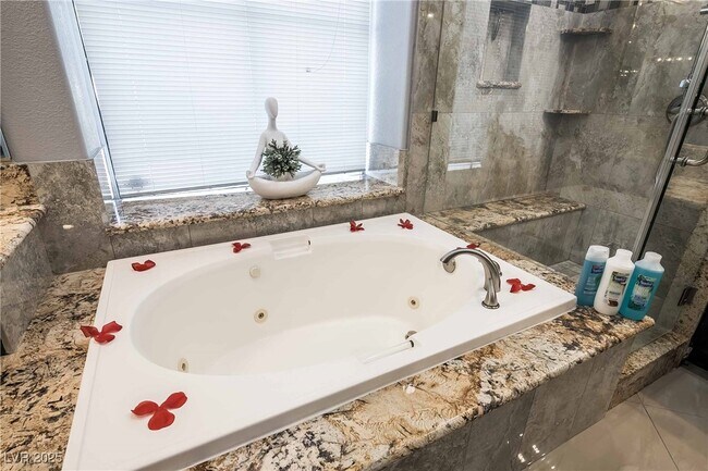 Photo - 1400 Castle Crest Dr