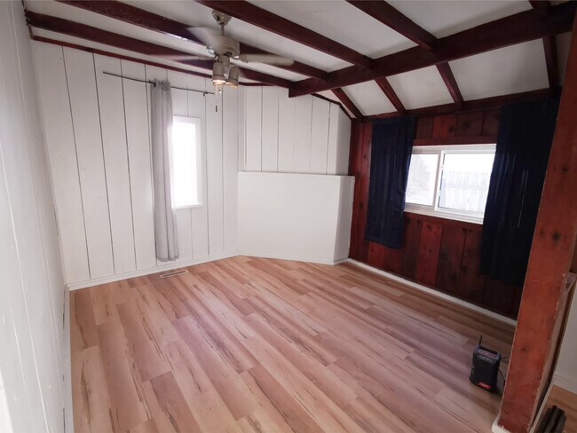 Photo - 710-718 8 St E