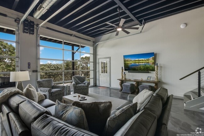 Building Photo - Hill Country Retreat Rental