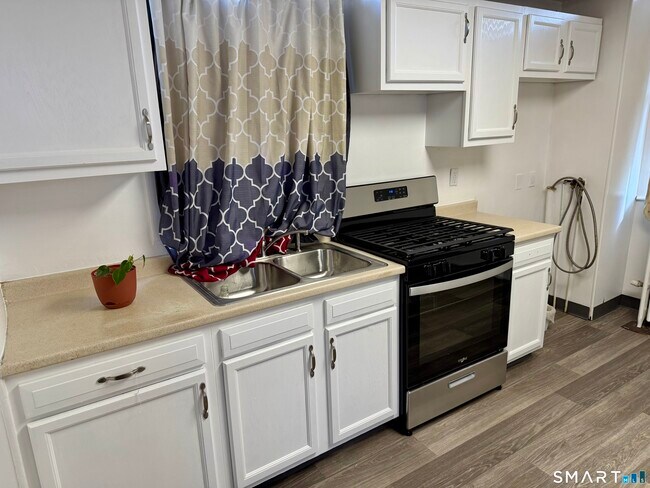 Photo - 185 Grove St