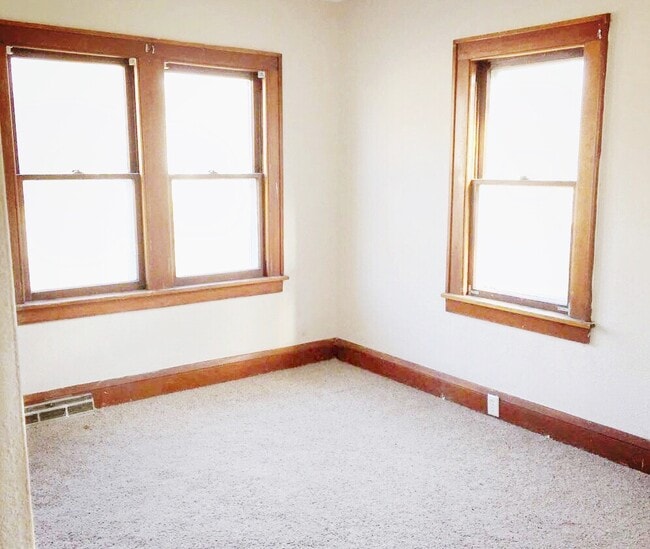 Photo - 496 Maryland Ave W