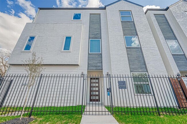 Photo - 1720 Hardy St