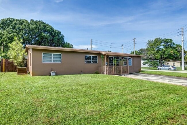 Building Photo - 1001 SW 22nd Ter Rental