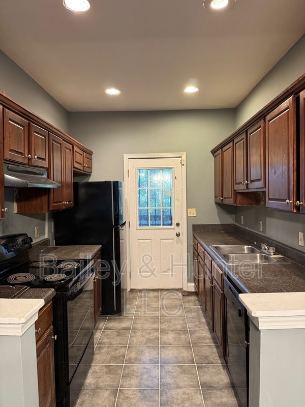 Photo - 850 Woods Dr NW