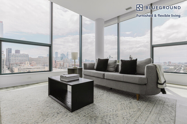 Building Photo - 808 W Van Buren St Rental