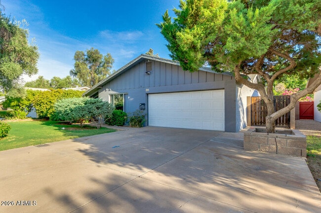 Photo - 211 E Geneva Dr