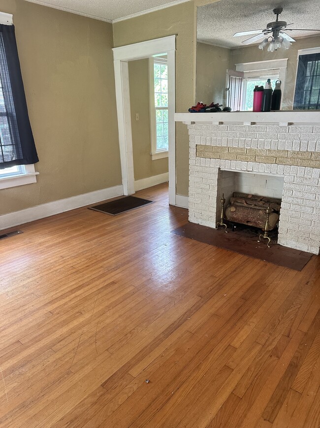 Photo - 220 S 13th St