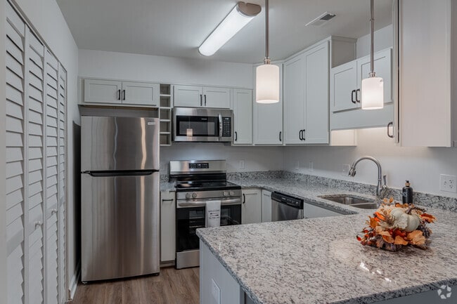2BR, 2BA - 1,068SF - Kitchen