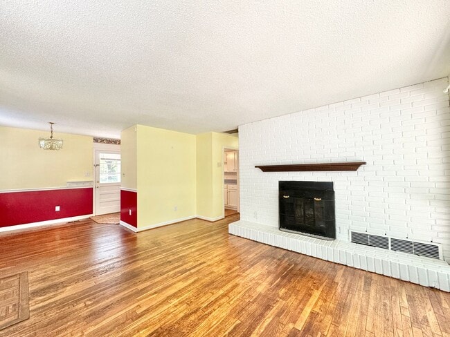 Photo - 505 Crestwood Dr