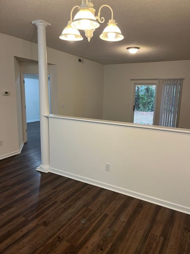 Photo - Spacious condo in excellent location