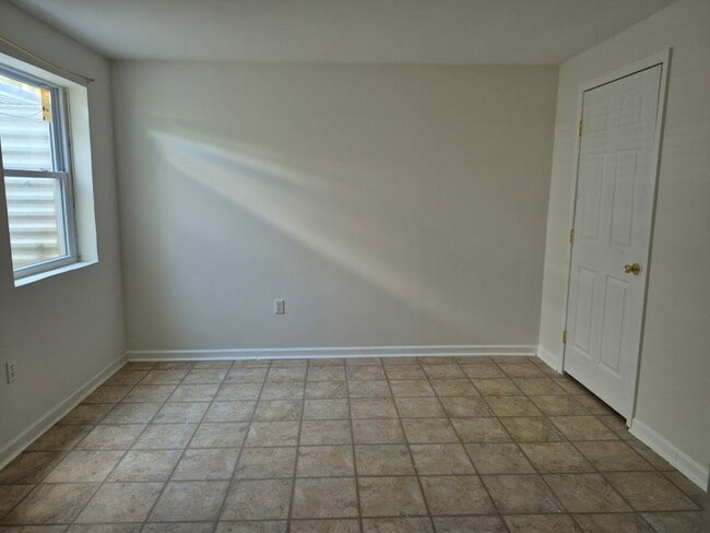 Photo - 4 Fieldstone Ct
