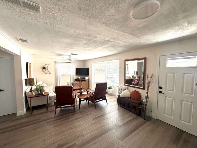 Photo - 2563 S Peninsula Dr