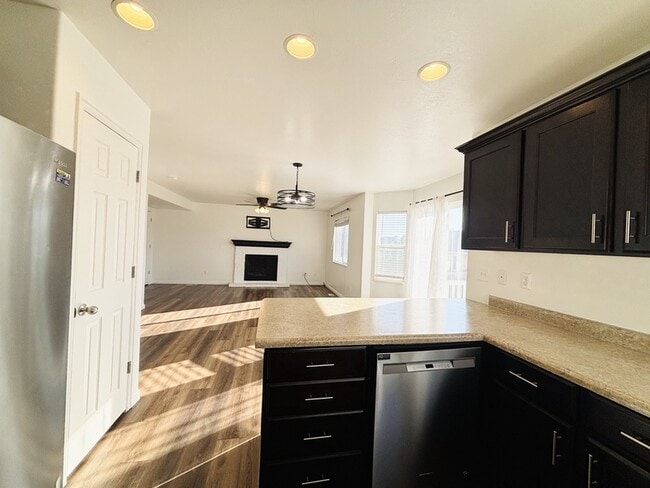 Photo - 1094 1825 W