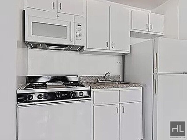 Photo - BRIGHT, SPACIOUS BAY RIDGE 1BR NEAR R TRAIN Unidad B16