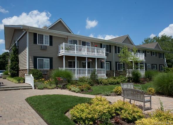 Building Photo - 8 Willowbrook Ave Unit 8D