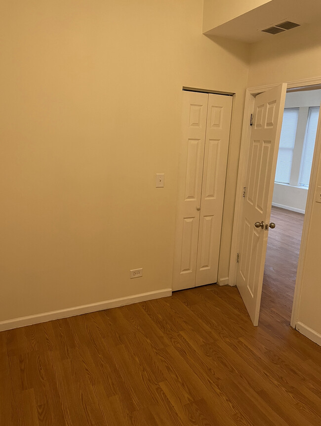 Photo - 5437 S Laflin St