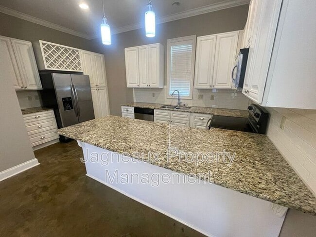 Photo - 102 Hargrave Dr