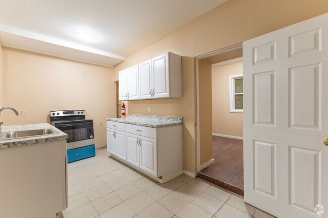Building Photo - Modern Renovated Studio For Rent! Unit 2 Rental