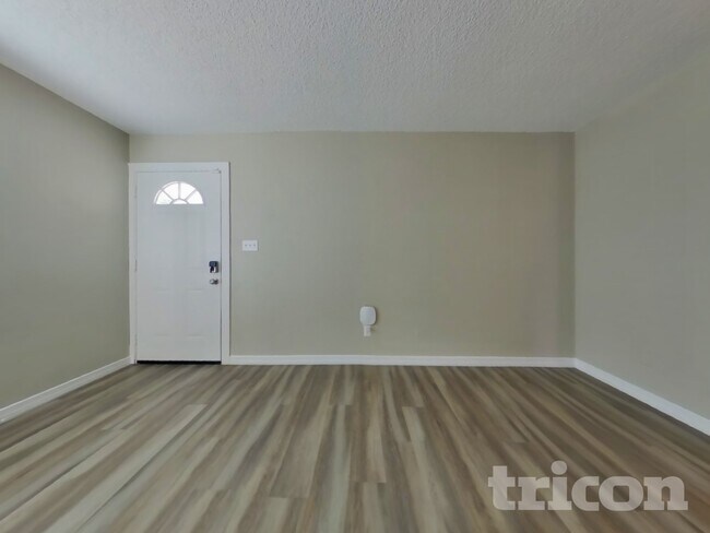 Photo - 1205 E Grove Cir