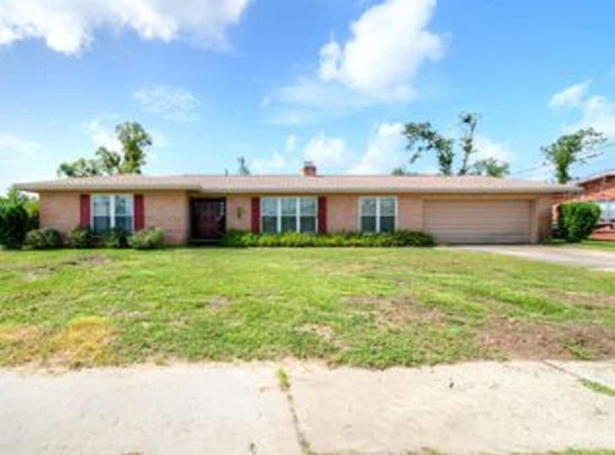 Photo - 919 Huntingdon Rd